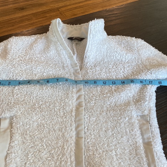 Mountain Equipment Company, ladies Sherpa jacket in size extra small. - Picture 9 of 10